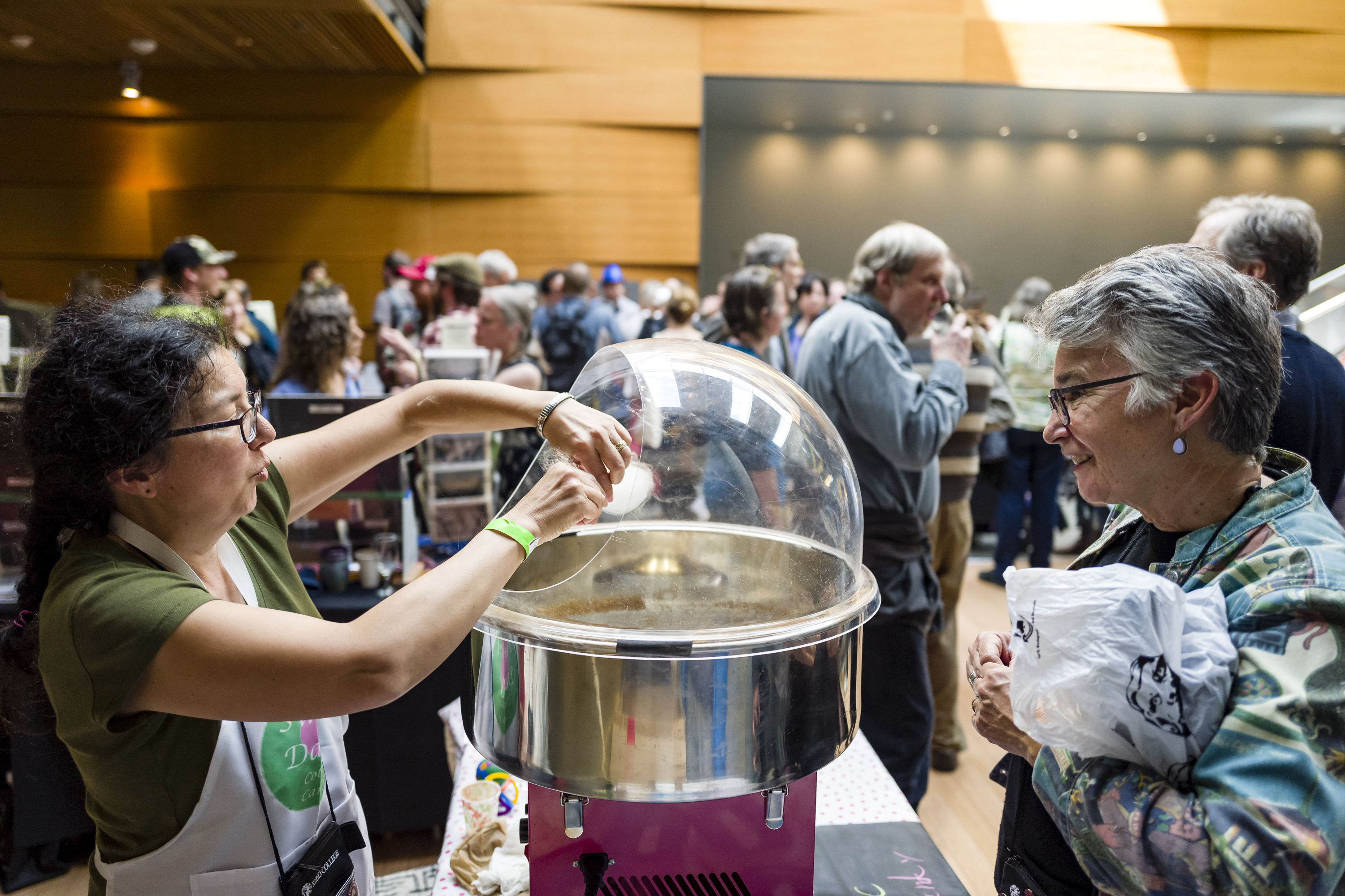 alumni shopping roasted peanuts at Reunions Marketplace